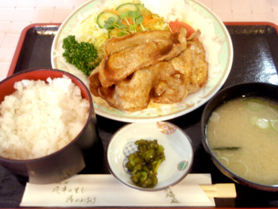 道の駅よしおか温泉のレストランの生姜焼き定食