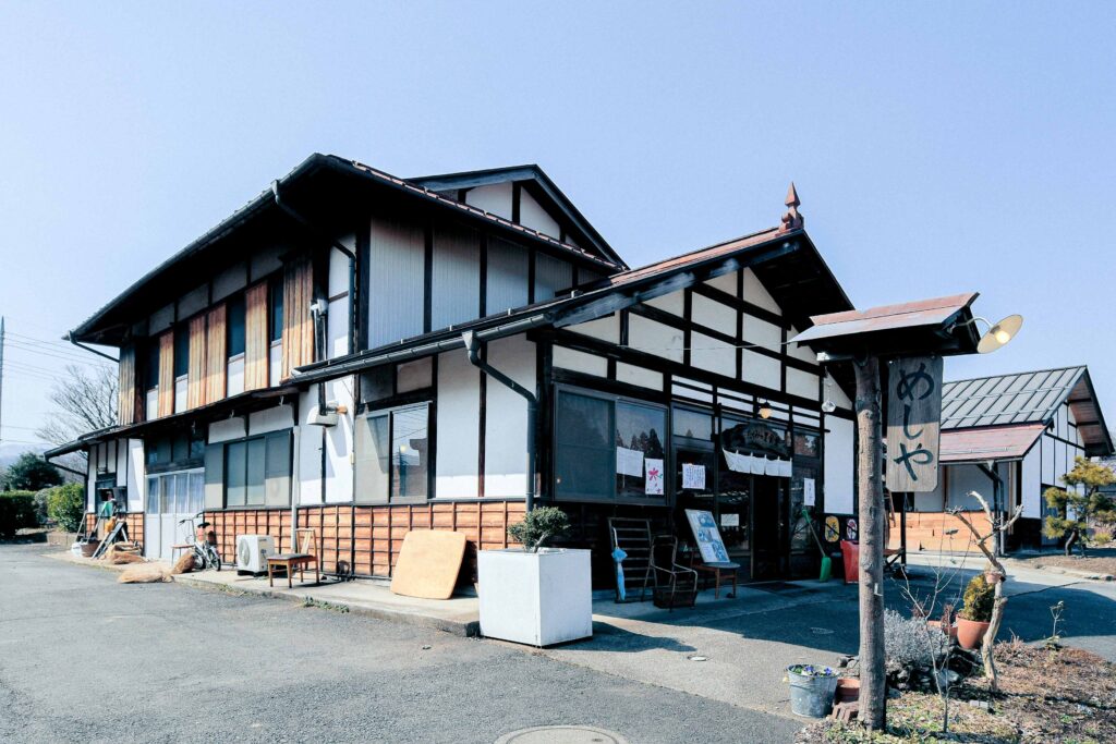 道の駅「たくみの里」山雨堂外観