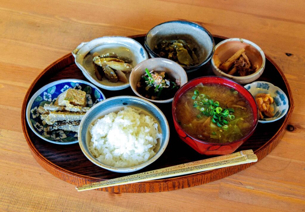 道の駅「たくみの里」山雨堂のおばんざい膳