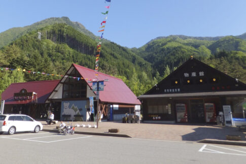 「道の駅奥飛騨温泉郷上宝」は、岐阜県高山市の国道471号線沿いにあり、奥飛騨温泉に隣接していて、オートキャンプ場に併設した道の駅。