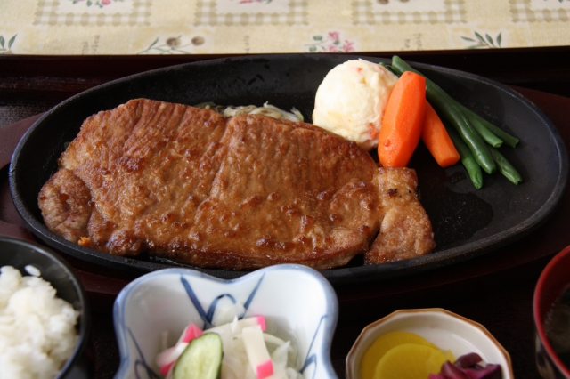 道の駅三滝堂レストランのステーキ定食