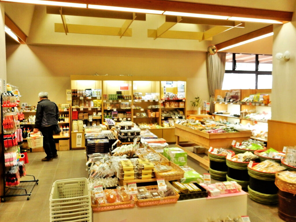 道の駅 山口温泉 きらら289の物産館１