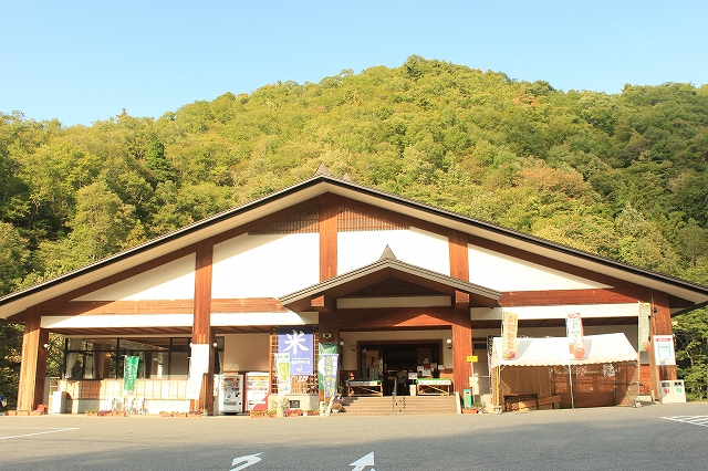 道の駅 山口温泉 きらら289の建物外観