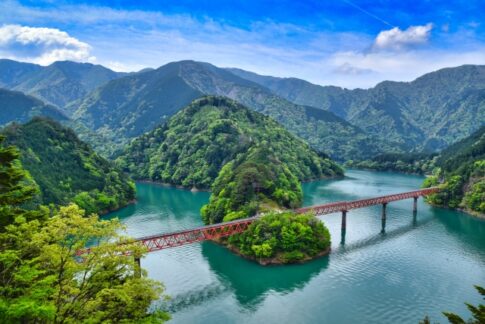 静岡県の車中泊ができて温泉入浴が楽しめる「道の駅 川根温泉」