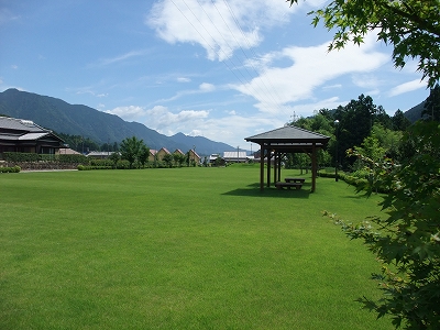 道の駅「飯高駅」の芝生公園