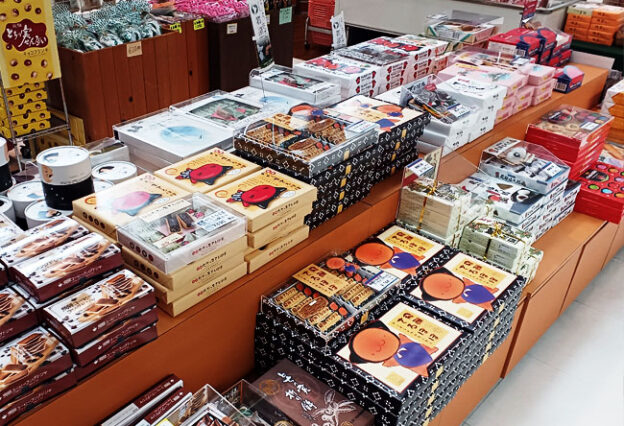 旬鮮「朝取横丁」の売場