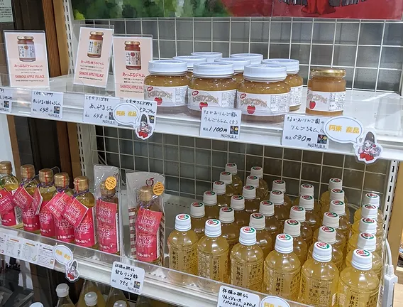 道の駅　願成就温泉の売店のりんご加工品