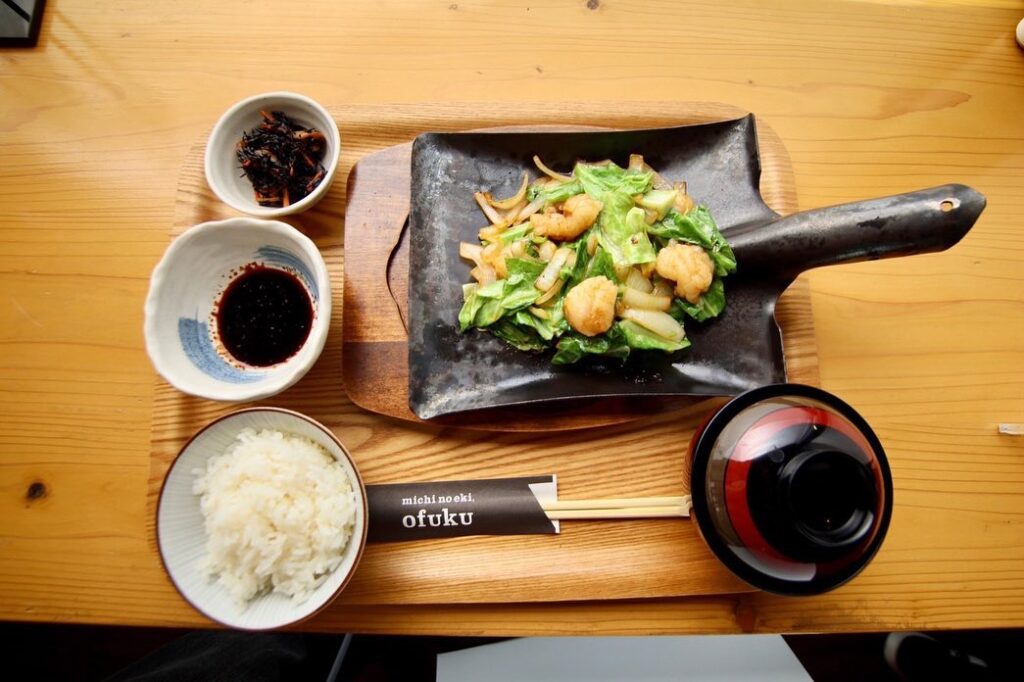 スコップホルモン定食