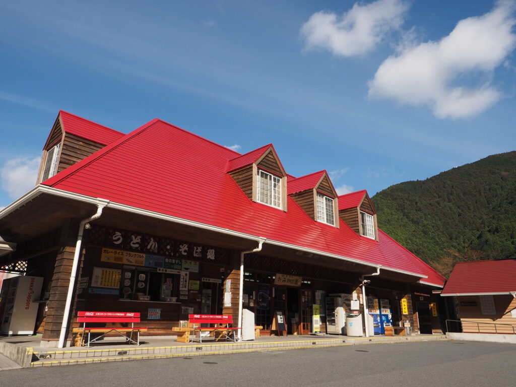 道の駅 杉の湯 川上の外観