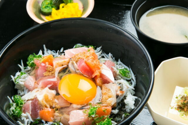 伊豆中　ばんばん食堂のまかない丼