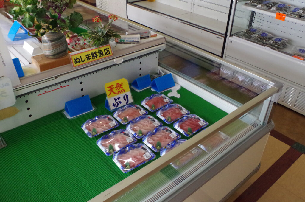 道の駅 穴喰温泉のすぎのこ市場