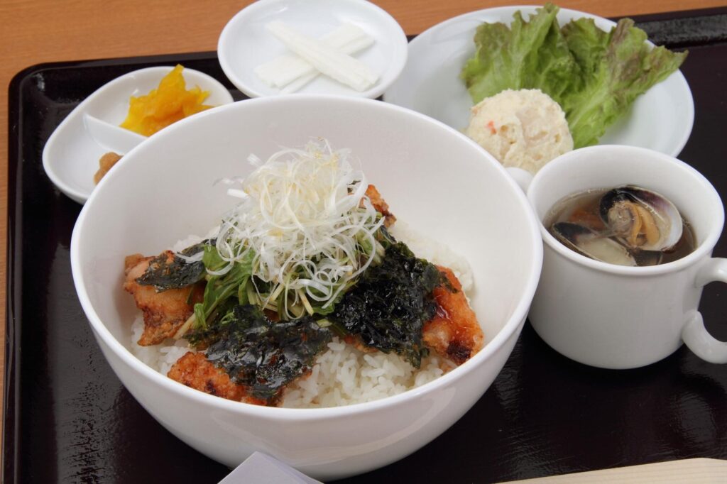 キネマ館のザンギ丼