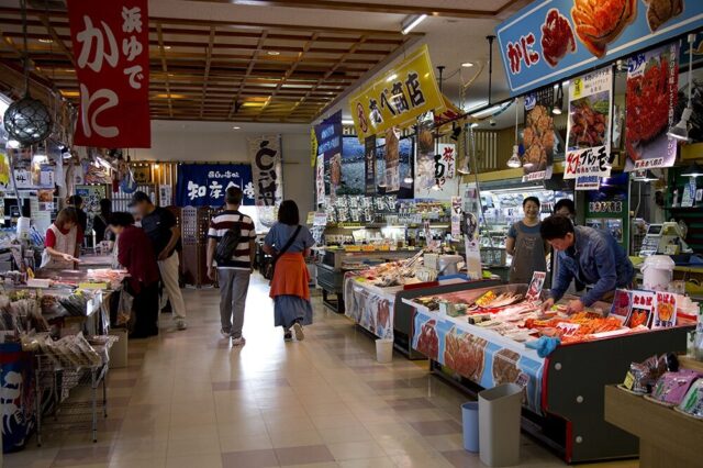 道の駅らうすの海鮮工房・らうす深層館