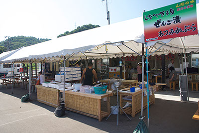 道の駅「あつみ」しゃりんの屋外バザール