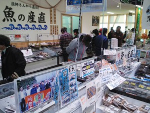産直市場よってっての鮮魚売り場