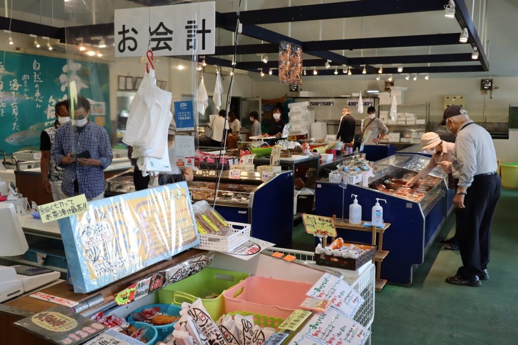 道の駅 ポート赤碕の売り場風景