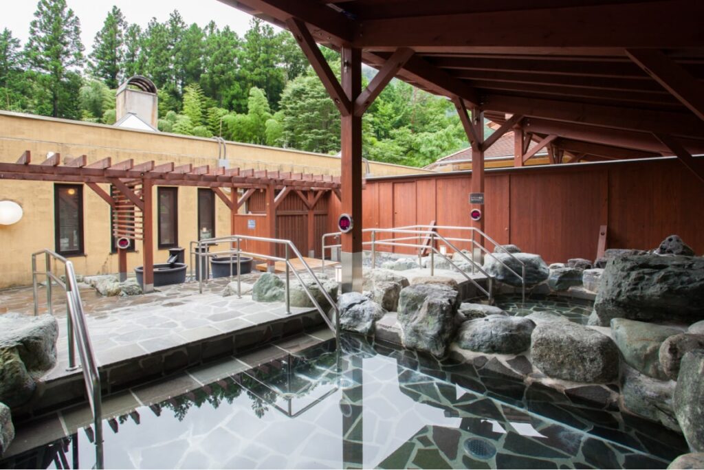 丹波山温泉「のめこい湯」の露天風呂