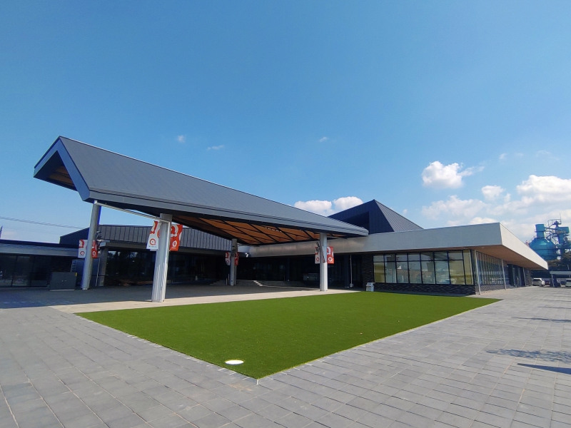 道の駅　「都城NiQLL」の外観