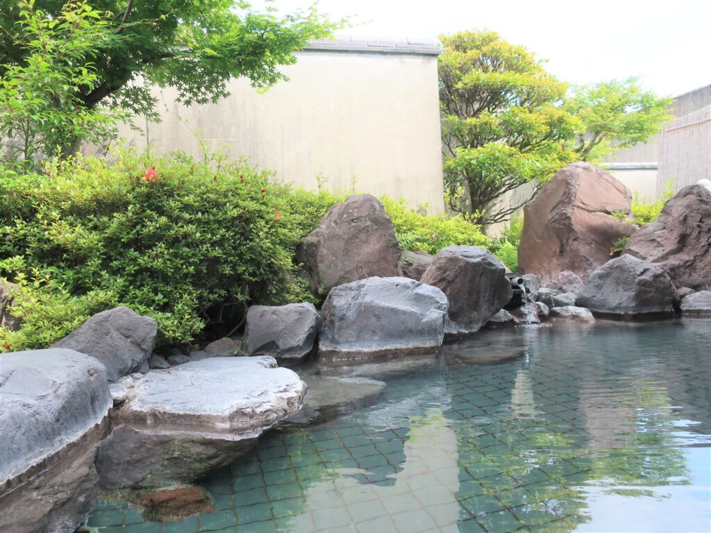 湯布院健康温泉館の露天風呂